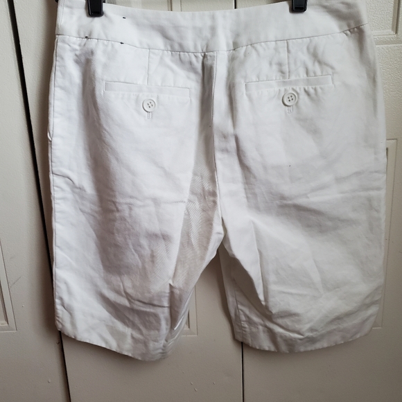 Liz Claiborne - Picture 3 of 4